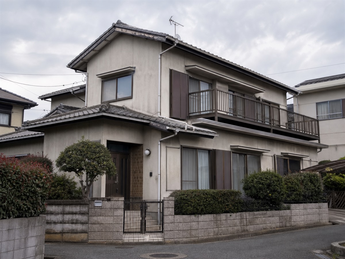 施工前の二階建て住宅