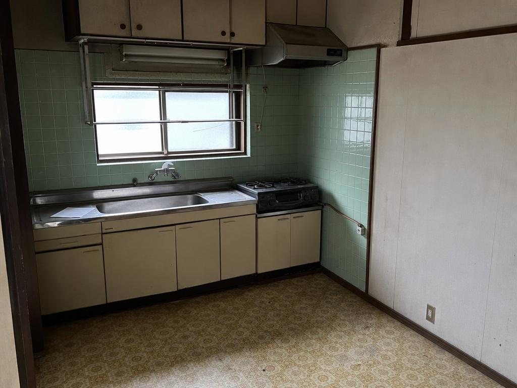 リノベーション前の古いキッチン